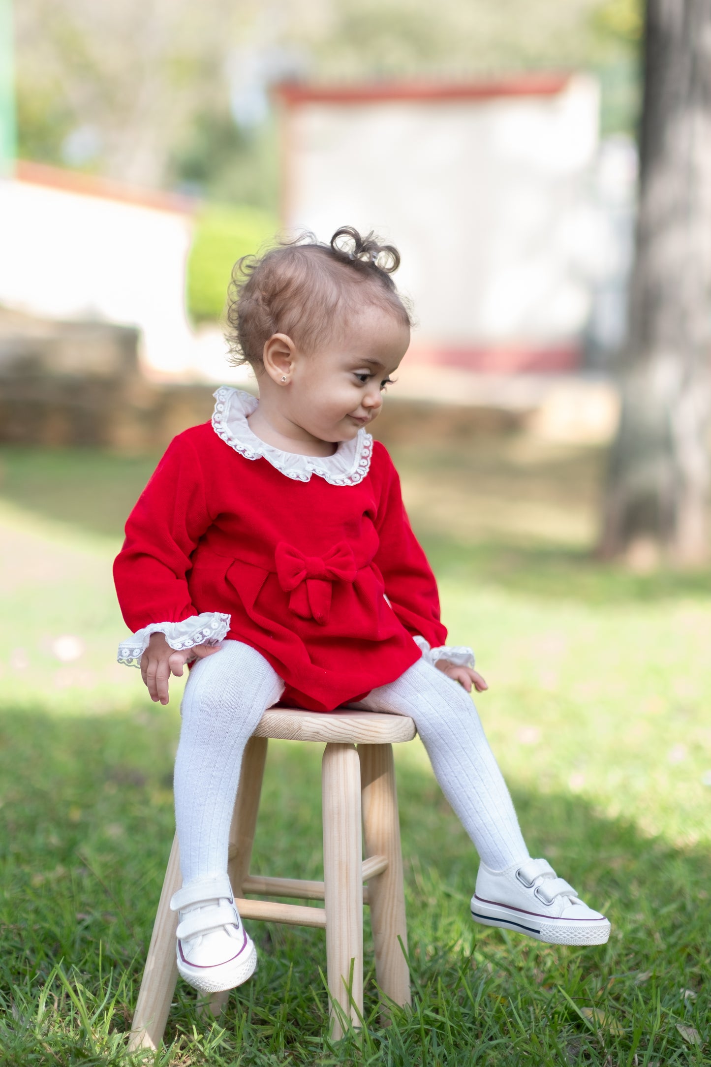 Mono rojo de terciopelo para las fiestas - Baby's Organic Wardrobe