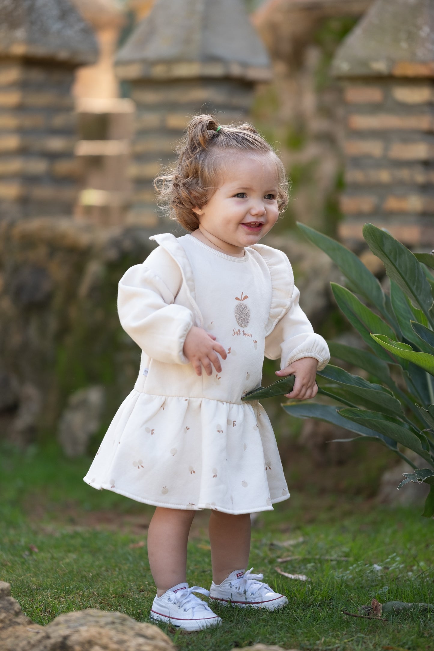 Vestido bebe con mangas largas  bordada manzana -Crema - Baby's Organic Wardrobe
 Vestido blanco para bebe , Vestido bautizo, Vestido Organico para niña, conjunto bebé orgánico, conjunt nadó orgànic, conjunto bebé orgânico, conjuntos bebé orgánicos, conjunts nadó orgànics, conjuntos bebé orgânicos, conjunto bebé recién nacido, conjunt nadó nounat, conjunto bebé recém-nascido, conjunto bebé invierno, conjunt nadó hivern, conjunto bebé inverno, conjunto bebé verano, conjunt nadó estiu, conjunto bebé verãno