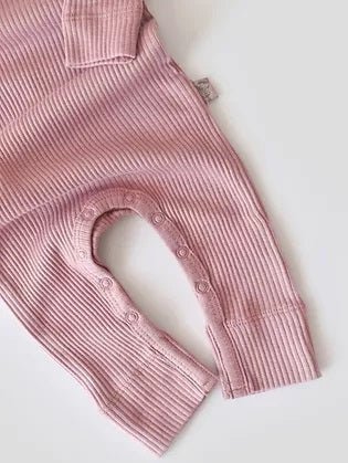 Mono rosa Empolvado para Bebé. - Baby's Organic Wardrobe